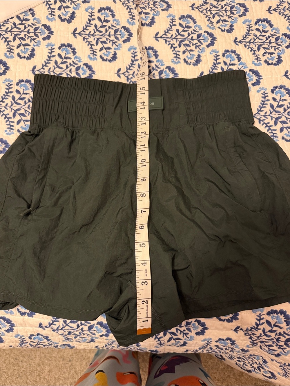 Lululemon athletica black logo shorts - Picture 3 of 5
